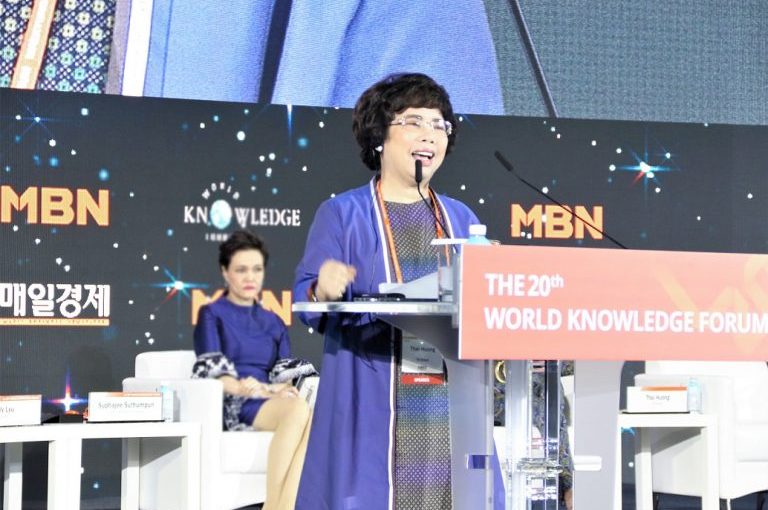 Ms. Thai Huong received the ASEAN Empowering Women Award at the World Knowledge Forum 2019