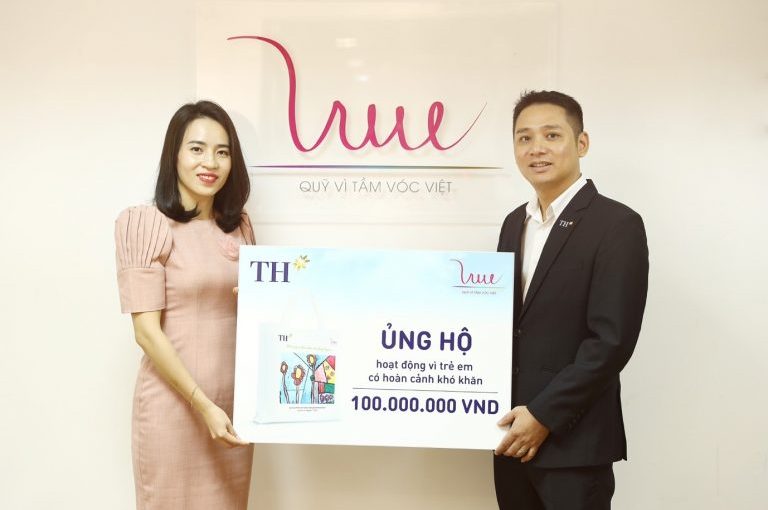 For Vietnamese Stature Foundation receives 100 million VND from TH Group to support students in difficult circumstances
