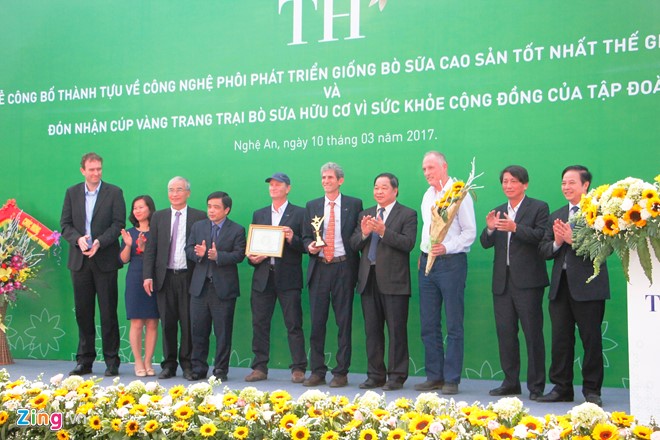 Trang trại TH: Trang trại đầu tiên chuyển đổi đàn bò, đồng cỏ sang chăn nuôi, trồng trọt theo tiêu chuẩn hữu cơ Châu Âu và Mỹ trên đồng đất Việt Nam