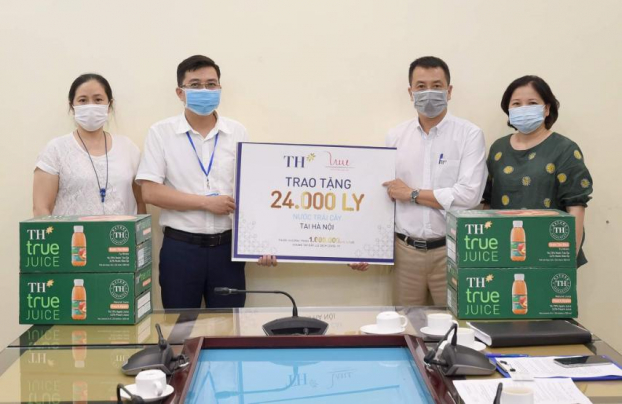 Tập đoàn TH tặng Sở Y tế Hà Nội 24.000 ly nước trái cây